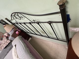 Cabecero de cama de metal forjado  Medida: 1,5