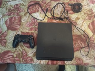 Consola PS4 Negra + Mando y Cables