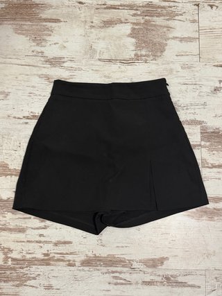 Falda-pantalón negra ajustada
