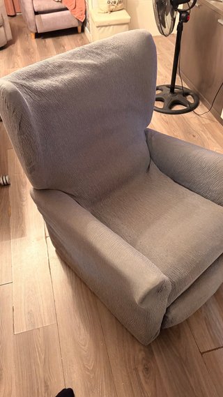 Sillón reclinable de tela gris