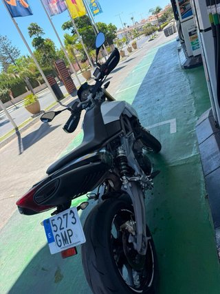 Aprilia Dorsoduro 750 Supermotard