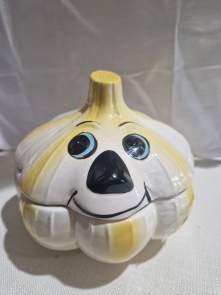 Contenitore in ceramica a forma di aglio