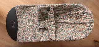 Hamaca BabyBjorn con funda Naif Naif y juguete