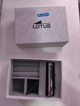 Nokia, en caja de Lotus, muy bien empaquetado