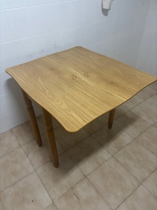 Mesa de comedor y 4 sillas