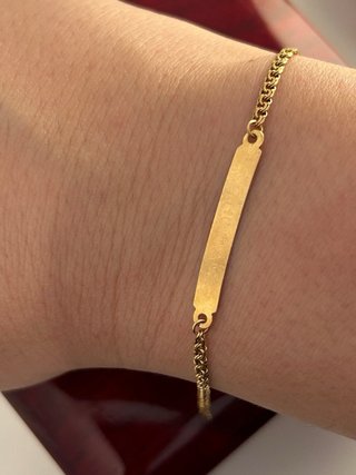 Pulsera de oro con placa