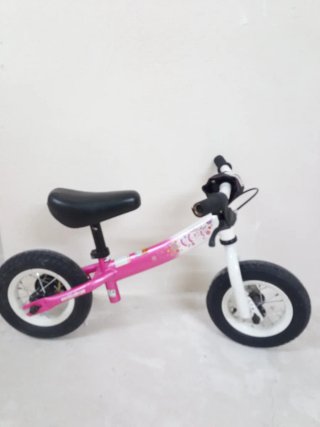 ( OCASIÓN ) Bicicleta de equilibrio rosa