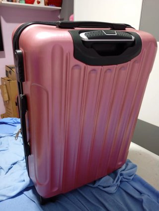 Maleta rosa de viaje