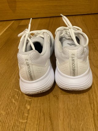 Zapatillas Adidas Blancas y Plateadas