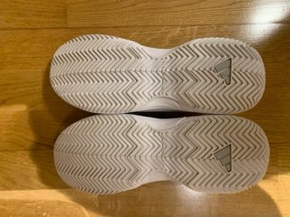 Zapatillas Adidas Blancas y Plateadas