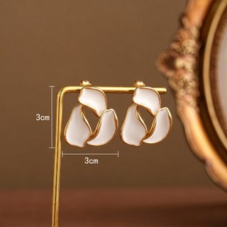 Pendientes Pétalos de Flor • Bañados en oro de 18