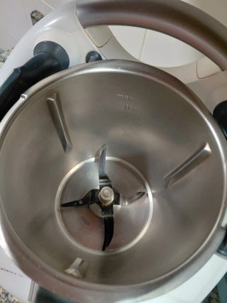 Thermomix TM5 con accesorios y 2 libros de regalo