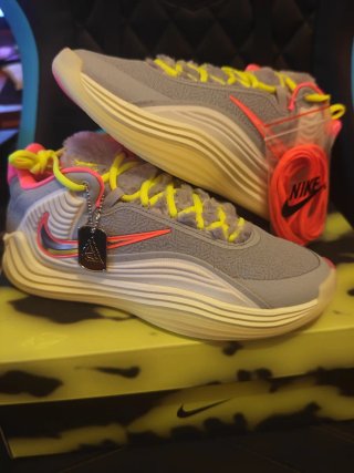 Nike Freak Zapatillas Grises y Amarillas