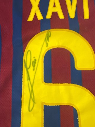 Camiseta FC Barcelona Xavi 6 Firmada por LEO MESSI