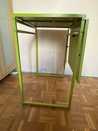 Mesa de estudio metálica verde