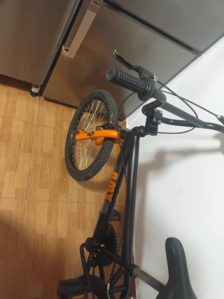 Bicicleta BMX Negra y Naranja