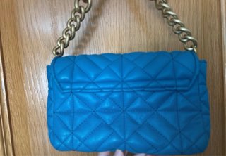 Bolso Zara acolchado cadena dorado