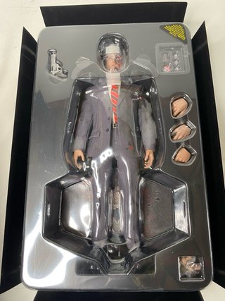 : Hot Toys Two-Face 1/6 MMS546 Exclusivo