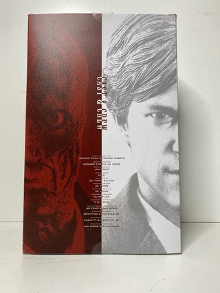: Hot Toys Two-Face 1/6 MMS546 Exclusivo