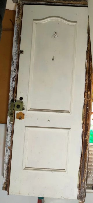 Puerta de entrada de madera