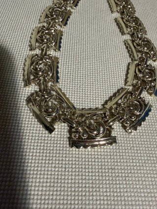Collar de eslabones plateados