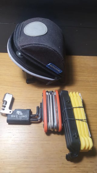Porta Herram.con herramientas/bicicleta/sillín