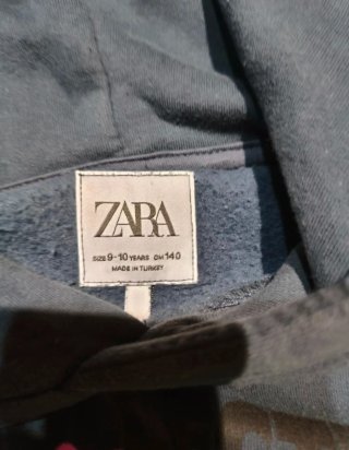 Sudadera Zara gris con estampado de oso