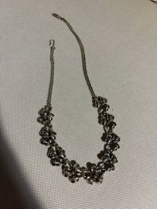 Collar motivos florales plateado