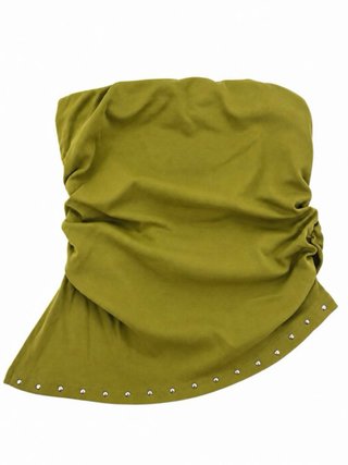 Top verde con tachuelas
