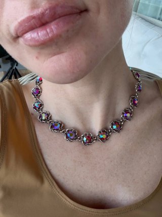Collar con piedras brillantes
