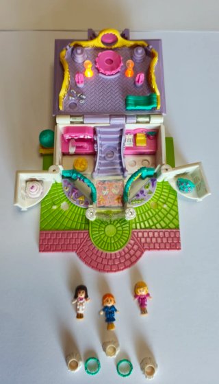Polly Pocket Pollyville Light Up Bridal Salon 1994