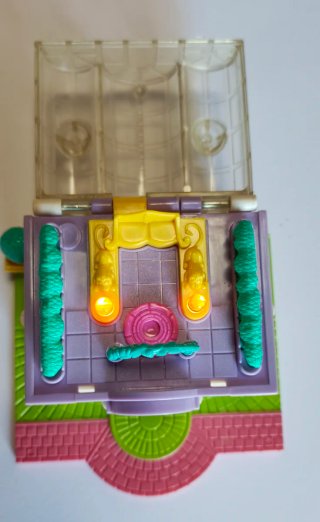 Polly Pocket Pollyville Light Up Bridal Salon 1994