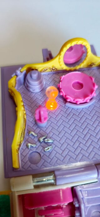 Polly Pocket Pollyville Light Up Bridal Salon 1994