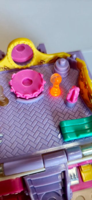 Polly Pocket Pollyville Light Up Bridal Salon 1994