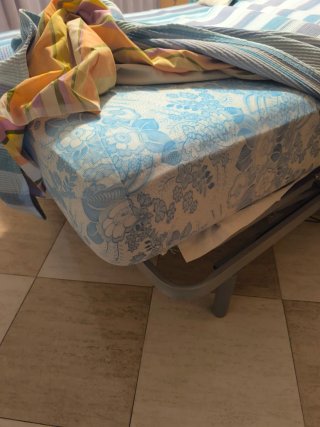 Camas articuladas de tela y madera