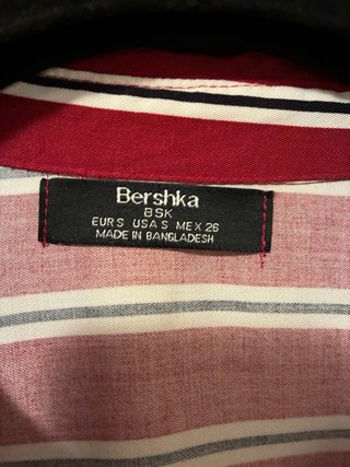 Camisa Bershka rayas rojas, blancas y negras