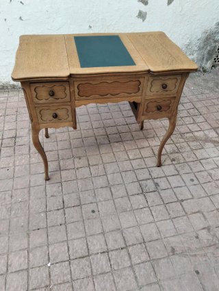 Tocador antiguo de roble con espejo