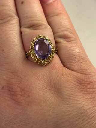 Anillo Oro con Amatista Ovalada