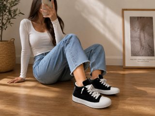 Zapatillas deportivas negras y blancas