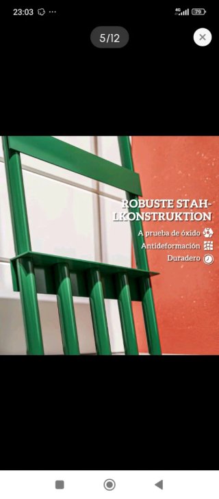 Rastrillo para césped verde