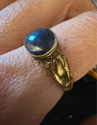 Anillo vintage estilo sello latón patinado.