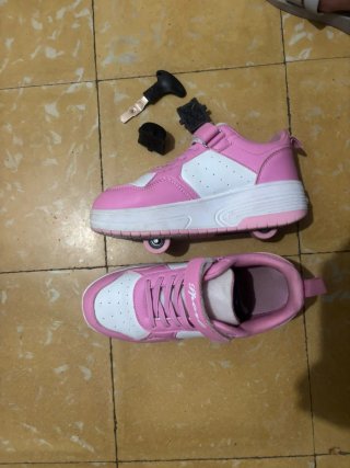 Zapatillas con ruedas y accesorios