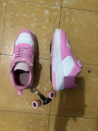 Zapatillas con ruedas y accesorios