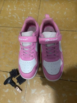 Zapatillas con ruedas y accesorios