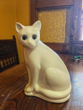 Gatti Bianchi in Ceramica