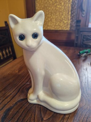 Gatti Bianchi in Ceramica