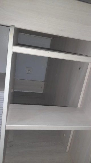 Cama alta con escritorio y zapatero