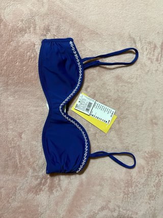 Top bikini azul con detalle bordado flores 85B