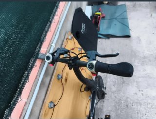 Bicicleta plegable con motor de patinete