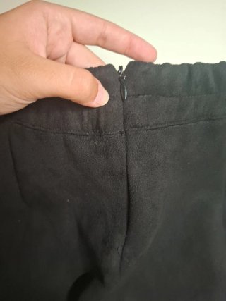 Falda corta Bershka negra con cinturón